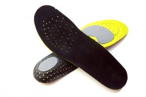 Effectiveness of foot orthoses and shock-absorbing insoles for the prevention of injury: a systematic review Effectiveness of foot orthoses and shock-absorbing insoles for the prevention of injury: a systematic review